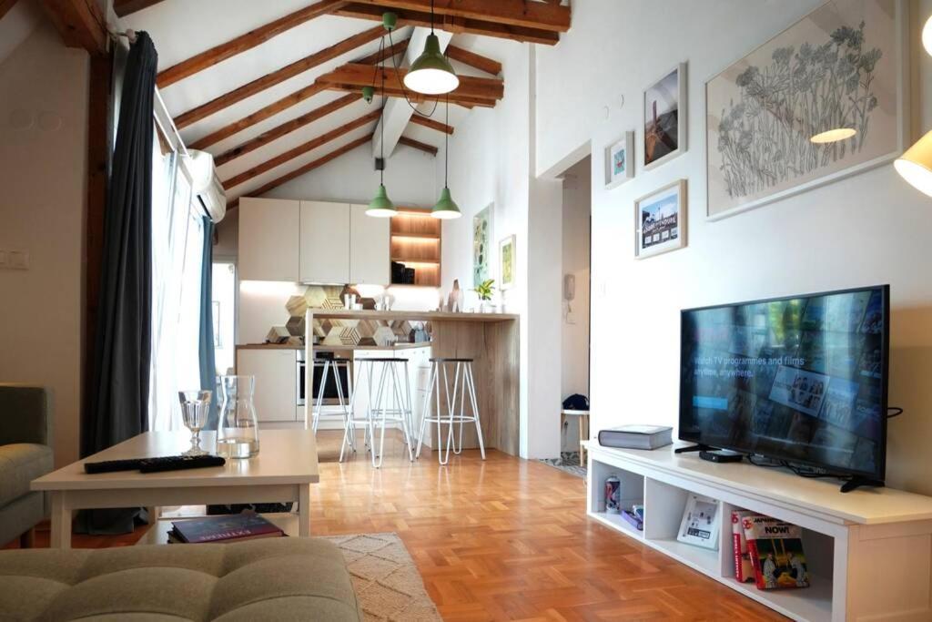Modern Loft With Balcony In The Heart Of Sofia Daire Dış mekan fotoğraf